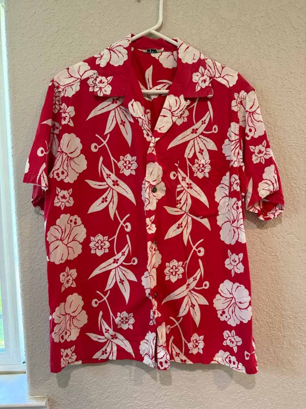 Source Unknown Red and White Floral Hawaiian Button-Down Shirt